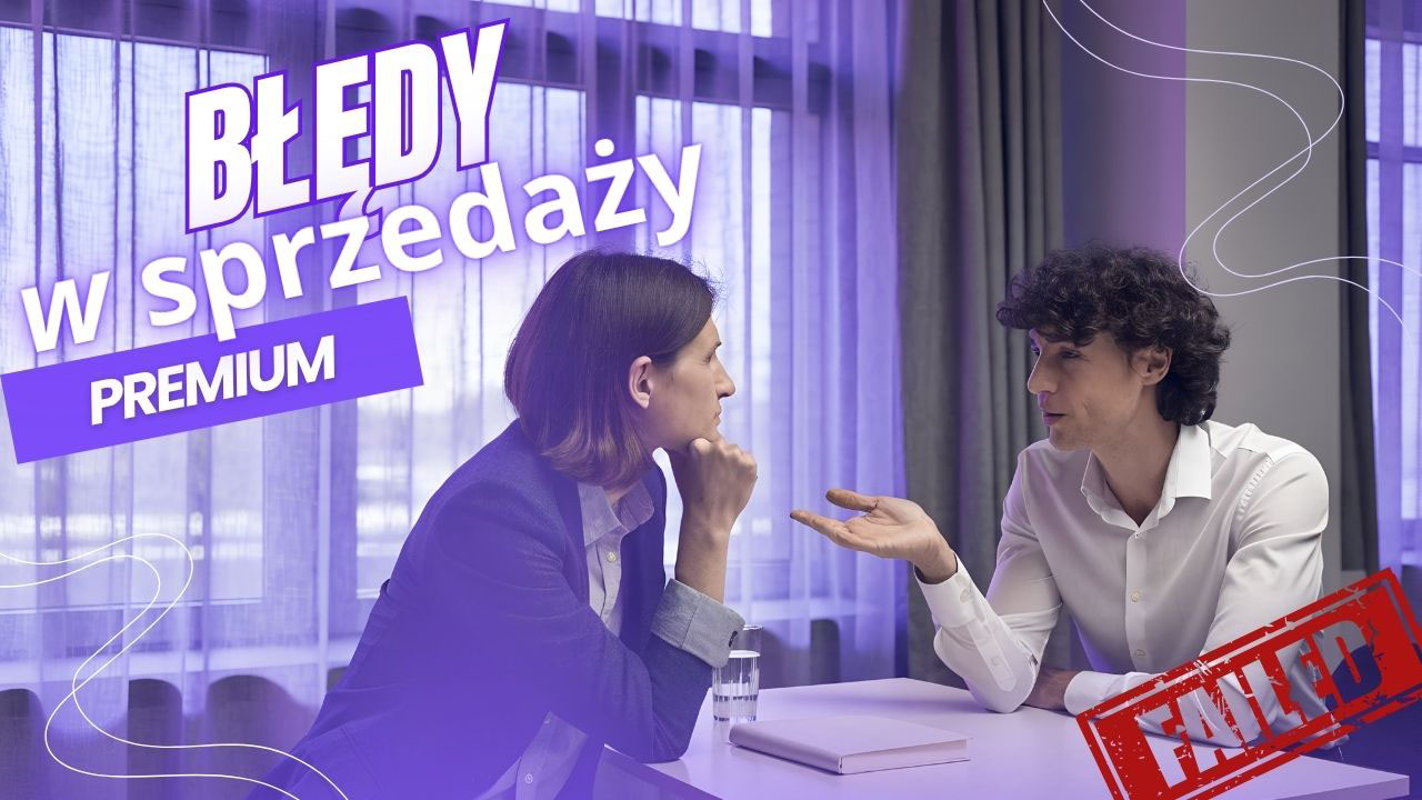 Dwie osoby przy stole w biurze omawiają ofertę podczas rozmowy sprzedażowej.