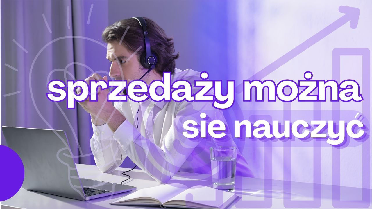 Początkujący closer prowadzi pierwszą rozmowę sprzedażową online i uważnie słucha klienta