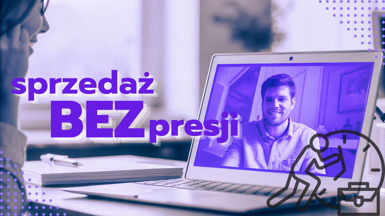 Closer prowadzący spokojną rozmowę sprzedażową online z klientem bez nacisku