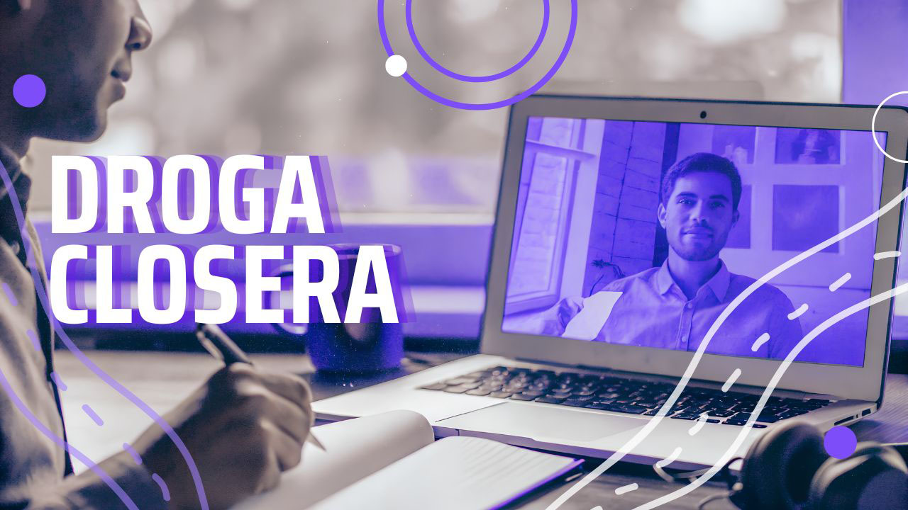 Closer prowadzący rozmowę sprzedażową przez Zoom w domowym biurku podczas konsultacji z klientem